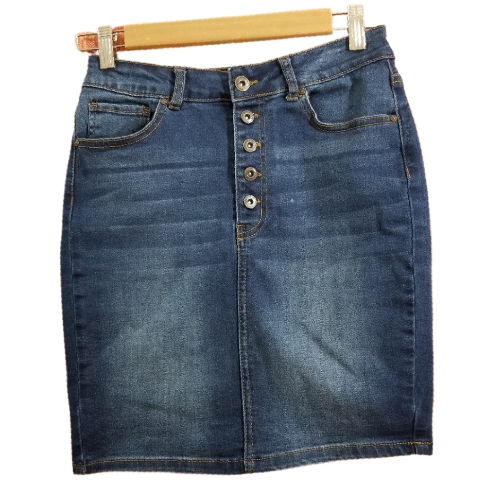 Wax Jean Button-Up Women's Denim Skirt with pockets in a size small